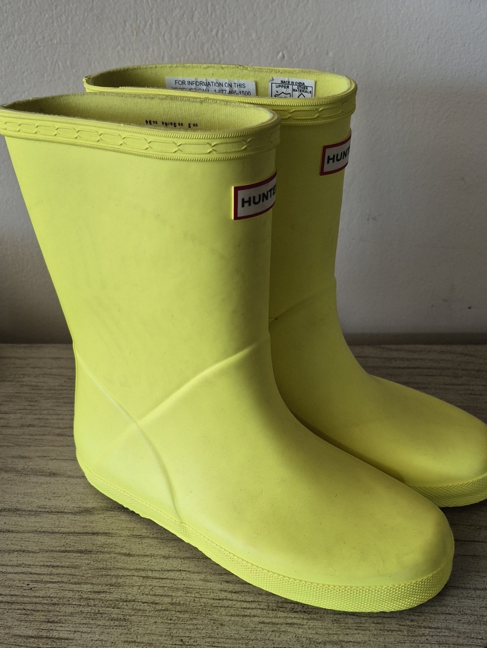 Like New Hunter Original Bright Yellow Rain Boots